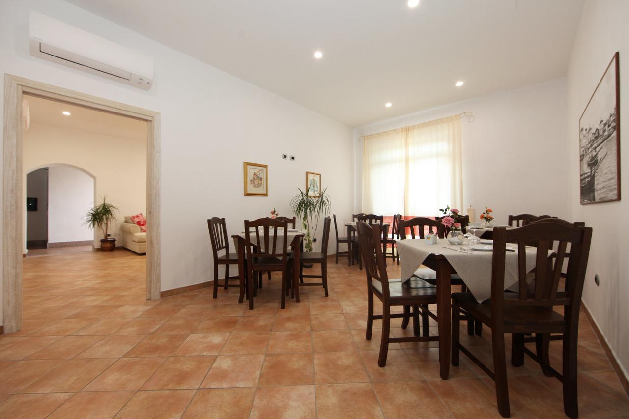 Guest House Villabianca Ла-Маддалена Экстерьер фото