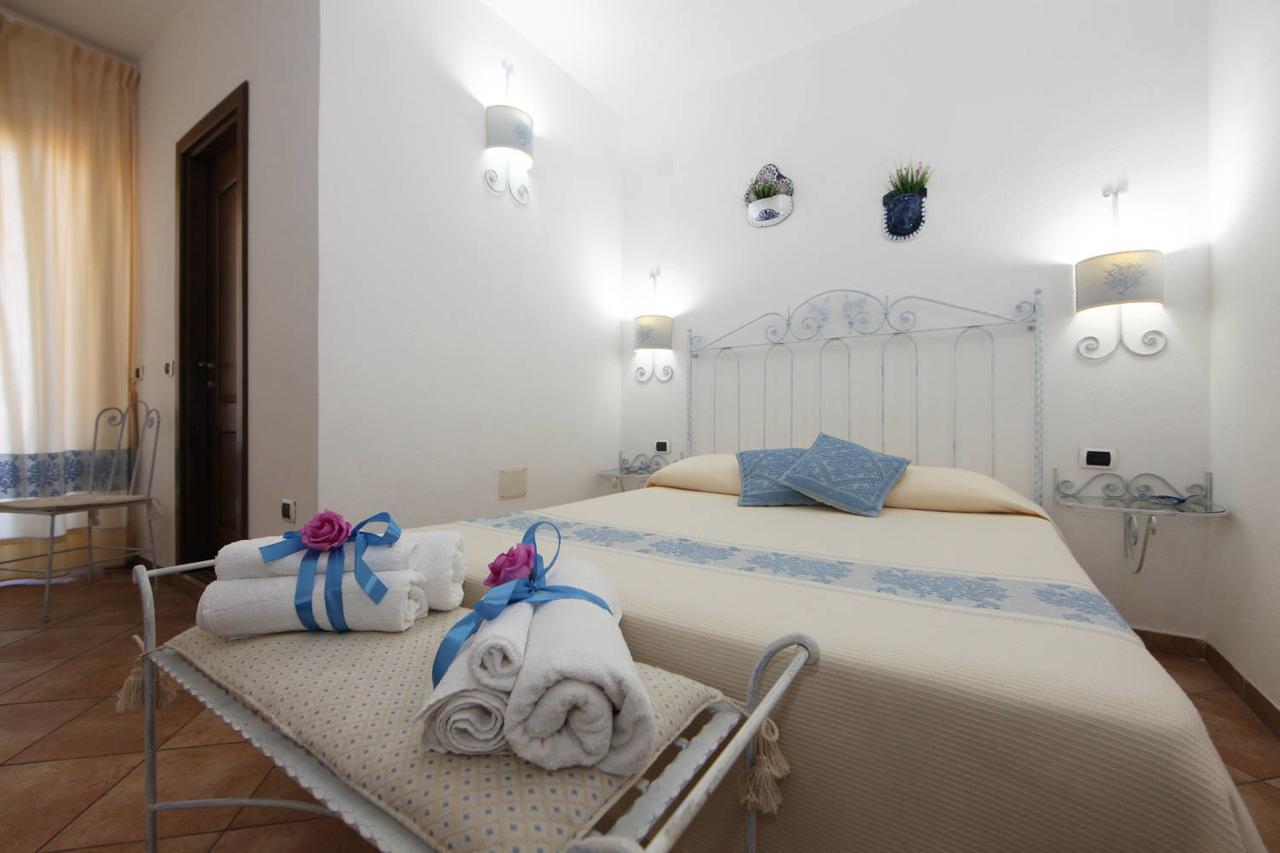 Guest House Villabianca Ла-Маддалена Экстерьер фото