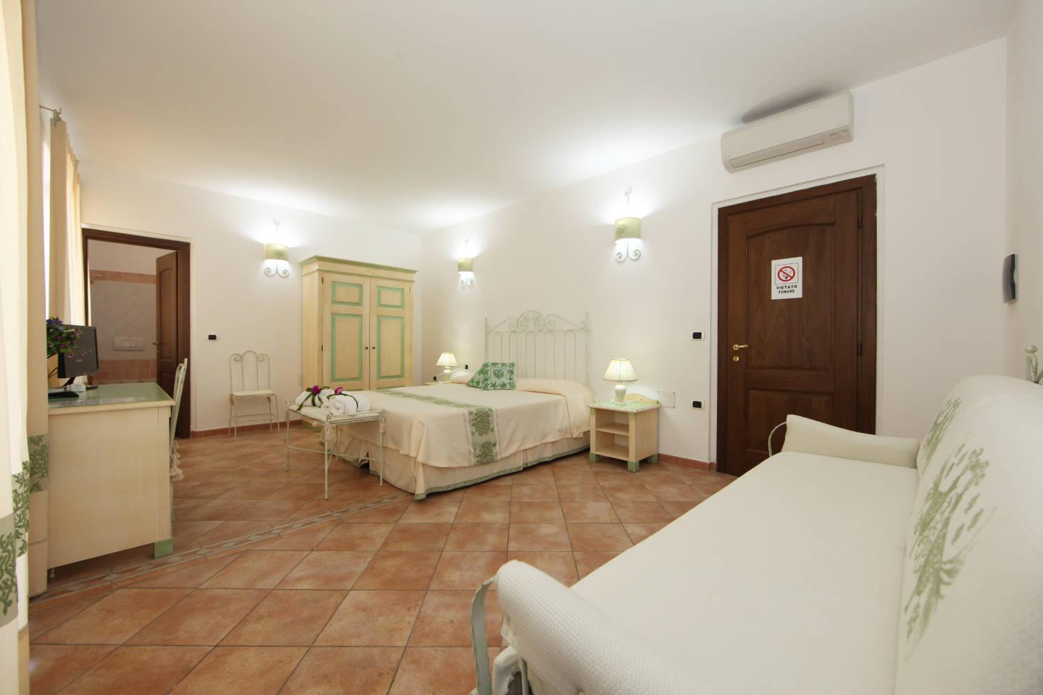Guest House Villabianca Ла-Маддалена Экстерьер фото