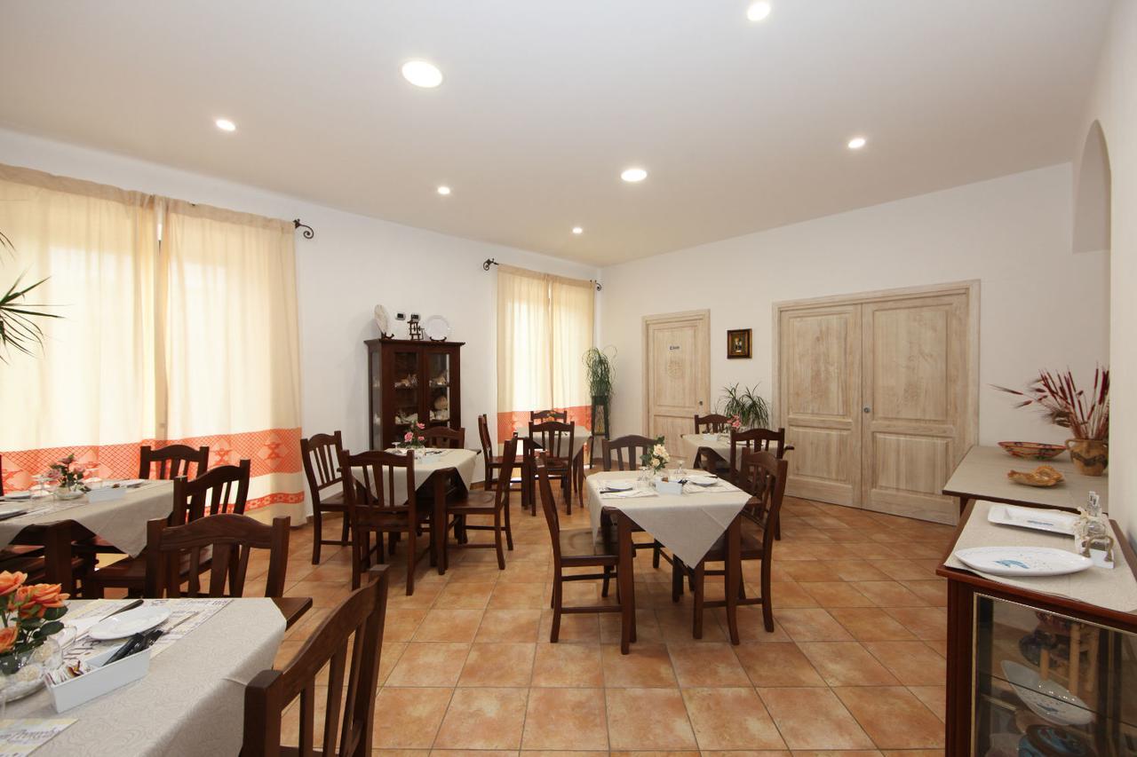 Guest House Villabianca Ла-Маддалена Экстерьер фото