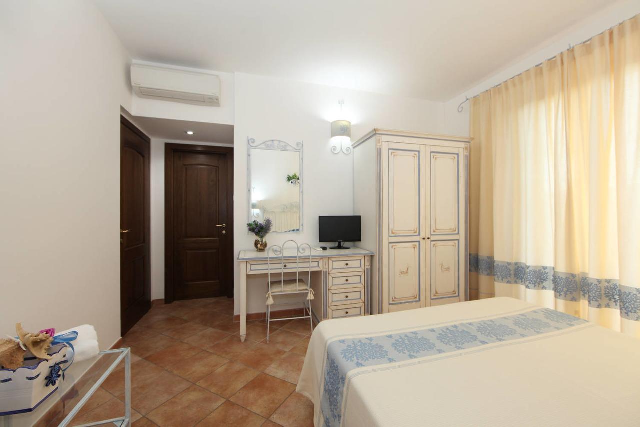 Guest House Villabianca Ла-Маддалена Экстерьер фото