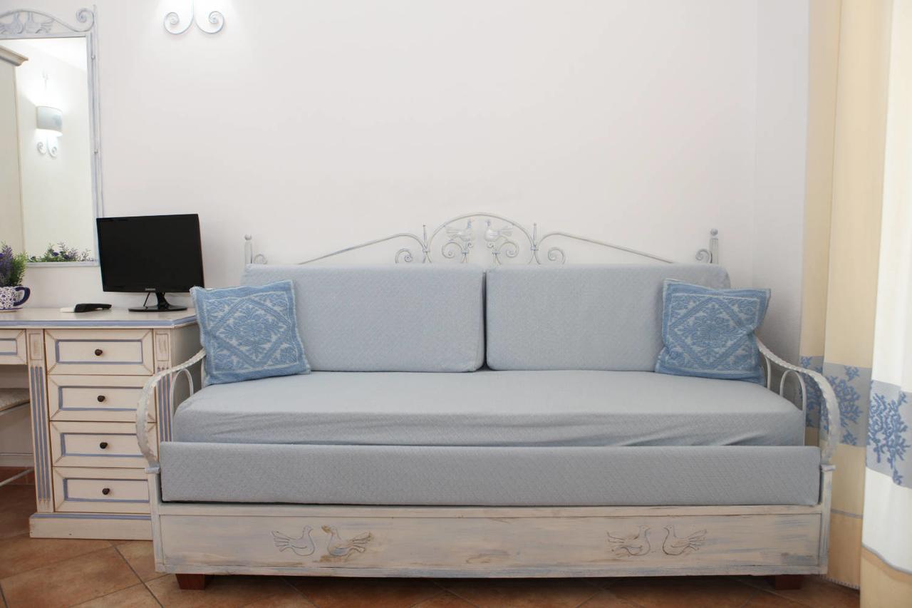 Guest House Villabianca Ла-Маддалена Экстерьер фото